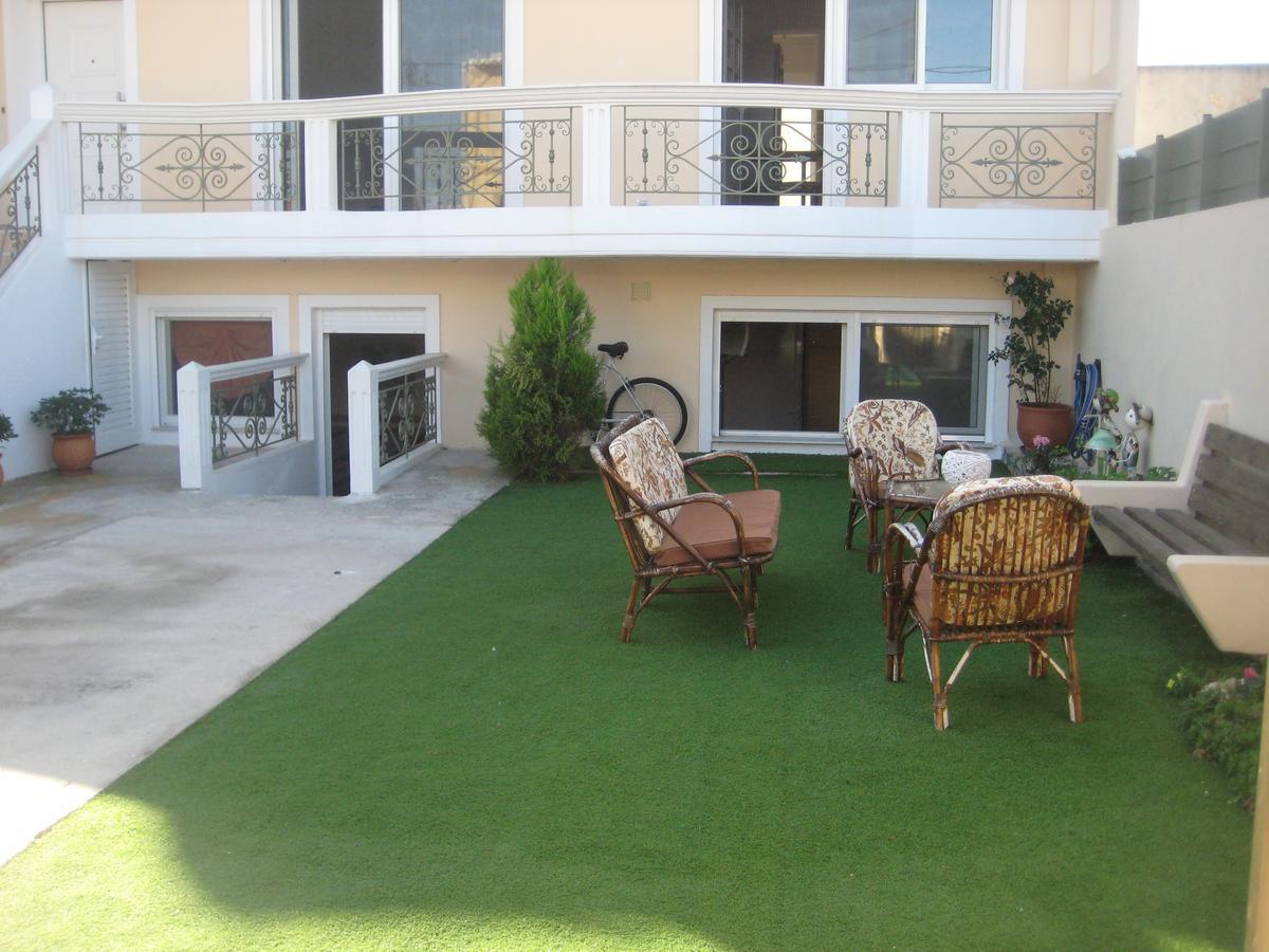 Rea'S Guest House Artemida  Exterior photo